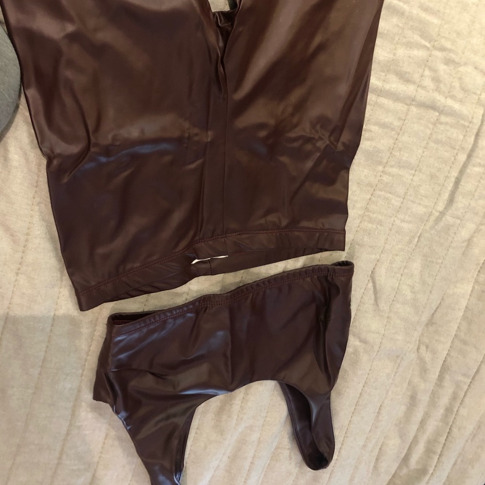 Set, biker shorts and half top